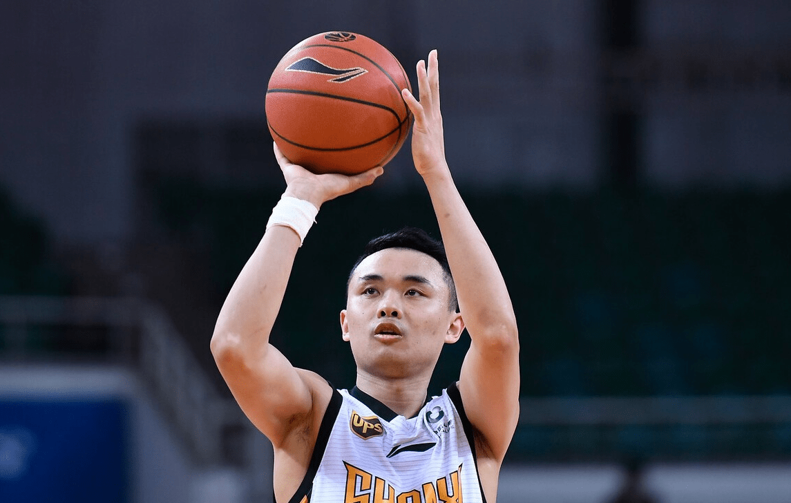 关于AC米兰训练开放日，今晨回应争议引欢呼，CBA季后赛在即，更衣室氛围转暖的信息星空体育官方网站